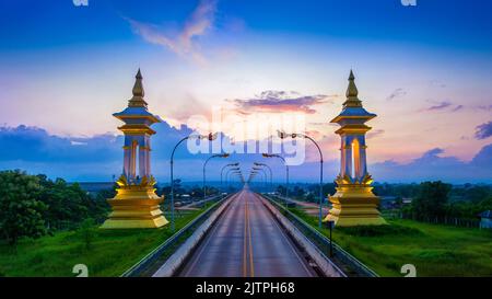 Thailändische laotische Freundschaftsbrücke in der Provinz Nakhon Phanom, Thailand. Stockfoto