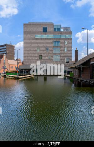 Die New Art Gallery Walsall, die von den Architekten Peter St John und Adam Caruso von Caruso St John Architects entworfen wurde, wurde 2000 eröffnet. Stockfoto