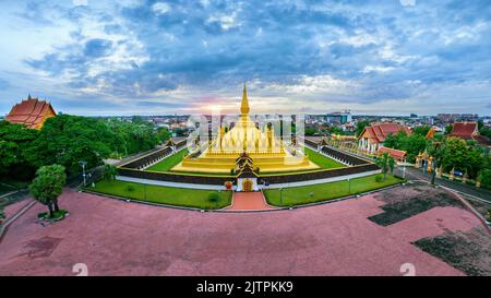 Luftaufnahme von Phra That luang in Vientiane, Laos. Stockfoto