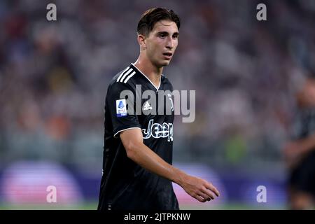 Fabio Miretti von Juventus FC schaut während des Serie-A-Spiels zwischen Juventus FC und Spezia Calcio am 31. August 2022 im Allianz Stadium in Turin, Italien, nach. Stockfoto