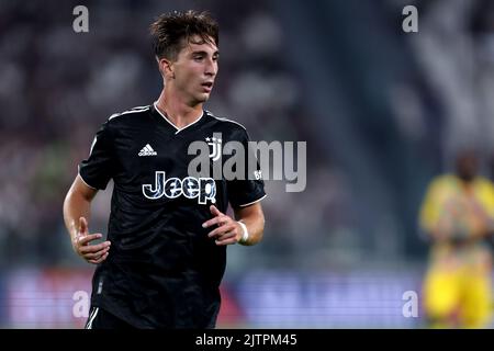 Fabio Miretti von Juventus FC schaut während des Serie-A-Spiels zwischen Juventus FC und Spezia Calcio am 31. August 2022 im Allianz Stadium in Turin, Italien, nach. Stockfoto