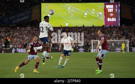 London, Großbritannien. 31. August 2022. Emerson Royal von Tottenham Hotspur in Aktion. Premier League Spiel, West Ham Utd gegen Tottenham Hotspur im London Stadium, Queen Elizabeth Olympic Park in London am Mittwoch, 31.. August 2022. Dieses Bild darf nur für redaktionelle Zwecke verwendet werden. Redaktionelle Verwendung nur Bild von Sandra Mailer/Andrew Orchard Sport Fotografie/Alamy Live Nachrichten Kredit: Andrew Orchard Sport Fotografie/Alamy Live Nachrichten Stockfoto