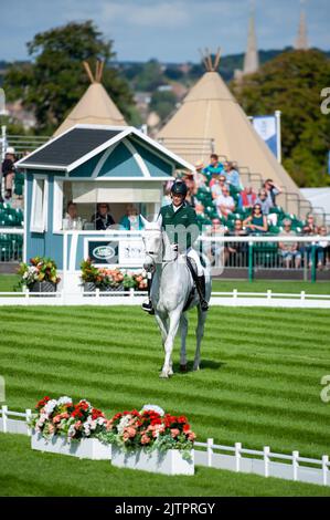 Stamford, Großbritannien. 1. September 2022. Padraig McCarthy fährt während der HHS Noble Call Dressage Phase am 1. Tag der 2022 Land Rover Burghley Horse Trials, die auf dem Gelände des Burghley House in Stamford, Lincolnshire, England, Großbritannien, abgehalten wurden. Quelle: Jonathan Clarke/Alamy Live News Stockfoto