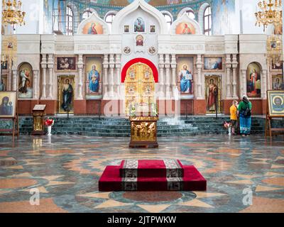 Yoshkar-Ola, Russland - 24. August 2022: Im Inneren der Kathedrale der Verkündigung der seligen Jungfrau Maria in der Stadt Yoshkar-ola Stockfoto