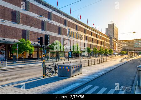 Klarabergsgatan Street und Verkehrsknotenpunkt in Stockholm Stockfoto