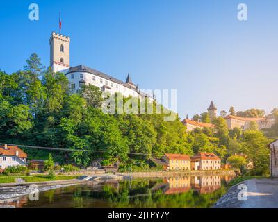 Burg Rozmberk über der Moldau Stockfoto