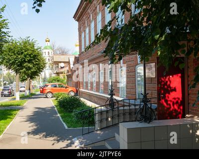 Yoshkar-Ola, Russland - 26. August 2022: Vorhalle des Museums der Geschichte der Stadt Yoshkar-Ola im historischen Chulkow-Anwesen. Das Museum wurde gegründet Stockfoto