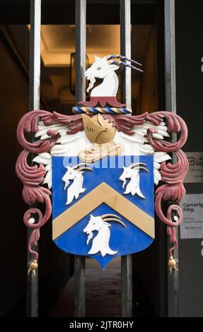 Das Cordwainer Wappen von Falcon Court, Fleet Street, London, England, Großbritannien Stockfoto