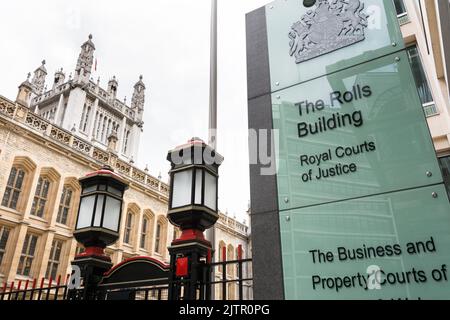 Eintritt zum Rolls Building, Royal Courts of Justice, Business and Property Courts of England and Wales, Fetter Lane, London, England, Großbritannien Stockfoto