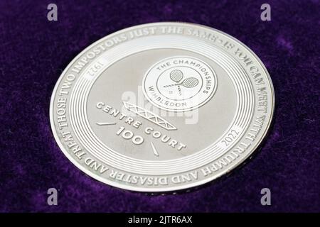 Detail der Centenary Coin bei den Meisterschaften 2022 im Wimbledon AELTC Stockfoto