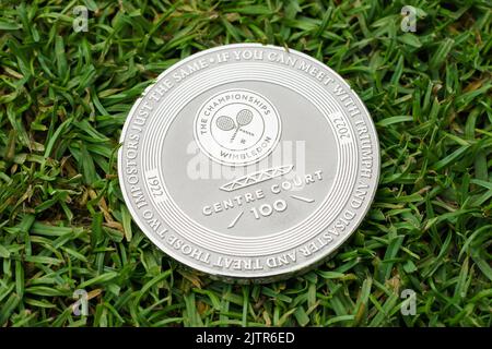 Detail der Centenary Coin bei den Meisterschaften 2022 im Wimbledon AELTC Stockfoto