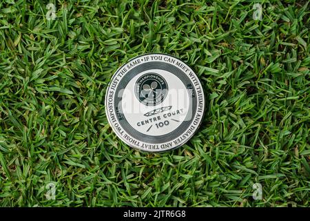 Detail der Centenary Coin bei den Meisterschaften 2022 im Wimbledon AELTC Stockfoto