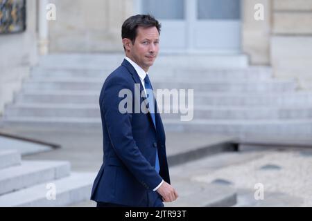 Francois-Xavier Bellamy, Mitglied des Europäischen Parlaments, verlässt das Amt nach der Rede des französischen Präsidenten während der jährlichen Botschafterkonferenz von Frankreich am 1. September 2022 im Präsidentenpalast Elysee in Paris. Foto von Raphael Lafargue/ABACAPRESS.COM Stockfoto