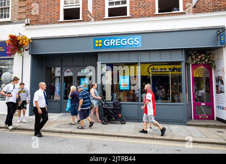 Truro, UK,1.. September 2022,Greggs neuer Store ist fast fertig und kann in Truro Cornwall eröffnet werden. Kredit: Keith Larby/Alamy Live Nachrichten Stockfoto