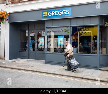 Truro, UK,1.. September 2022,Greggs neuer Store ist fast fertig und kann in Truro Cornwall eröffnet werden. Kredit: Keith Larby/Alamy Live Nachrichten Stockfoto