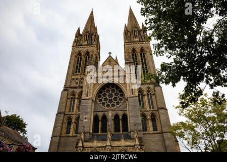 Truro, Großbritannien,1.. September 2022,die Geschäfte in Truro waren voll, da die Eltern vor dem neuen Schuljahr, das nächste Woche beginnt, nach Schuluniform suchten. Das Wetter war bewölkt und bewölkt in Truro, Cornwall. Die Prognose ist für 19C mit Lichtwolke.Quelle: Keith Larby/Alamy Live News Stockfoto