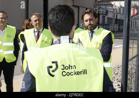 Egbert Lachaert, Vorsitzender von Open VLD, und Georges-Louis Bouchez, Vorsitzender VON MR, besuchen am Donnerstag, den 01. September 2022, den Cockerill-Standort in Seraing. Die Präsidenten der beiden liberalen Parteien besuchen das Unternehmen, um sich über die Zukunft der Industrie, Innovation und der globalen Erwärmung oder des Klimawandels zu unterhalten. BELGA FOTO BRUNO FAHY Stockfoto