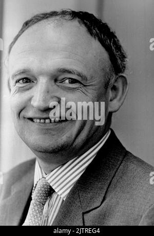 NUR SCHWARZWEISS Archivfoto vom 05/11/85 von Charles Wilson, 50, der als neuer Herausgeber der Times benannt wurde, in Folge von Charles Douglas-Home, der letzte Woche starb. Wilson, der frühere Herausgeber der Times, ist im Alter von 87 Jahren gestorben, sagten Freunde seiner Familie. Der ehemalige Journalist und Zeitungsleiter starb am Mittwochabend in der London Clinic nach einer kurzen Krankheit. Ausgabedatum: Donnerstag, 1. September 2022. Stockfoto