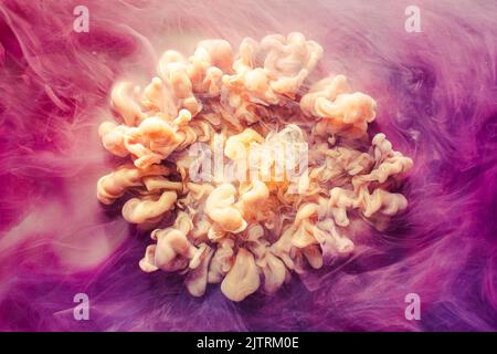 Rauchwolke Hintergrund Fantasie Nebel beige Tinte Stockfoto