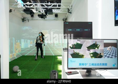 Peking, China. 1. September 2022. Das am 1. September 2022 aufgenommene Foto zeigt ein Tracking-System für 3D Athleten, das auf der China International Fair for Trade in Services (CIFTIS) 2022 in Peking, der Hauptstadt Chinas, gezeigt wurde. Quelle: Ren Chao/Xinhua/Alamy Live News Stockfoto