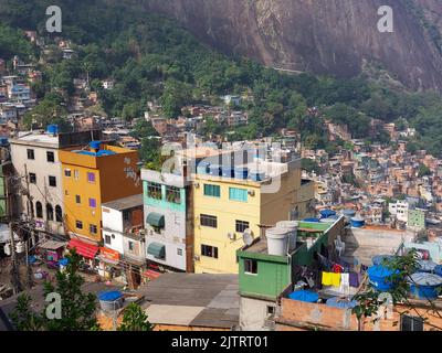 Rio De Janeiro, Brasilien - august 1 2022 - Rocinha ist die größte Favela Brasiliens und hat über 100.000 Einwohner und befindet sich in Rio de Janeiro Cit Stockfoto