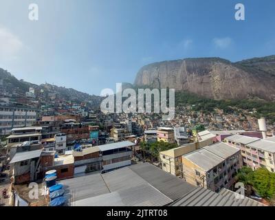 Rio De Janeiro, Brasilien - august 1 2022 - Rocinha ist die größte Favela Brasiliens und hat über 100.000 Einwohner und befindet sich in Rio de Janeiro Cit Stockfoto