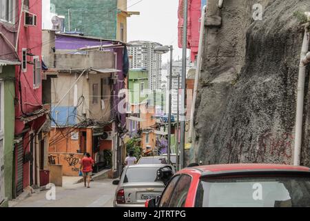 Blick von innen auf die rocinha Favela in Rio de Janeiro, Brasilien - 29. November 2012: Blick von innen auf die rocinha Favela, die größte Favela in latein am Stockfoto