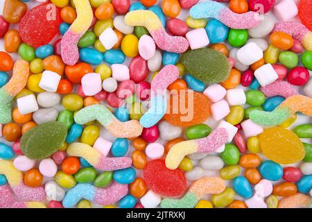 Gemischte Mischung aus verschiedenen Süßigkeiten und Gelees. Bunte Süßigkeiten Stockfoto