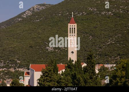 NEUM, BOSNIEN und HERZEGOWINA, EUROPA - Blick auf die Küste von Neum, einer Stadt im Kanton Herzogovina-Neretva, an der Adriaküste. Stockfoto