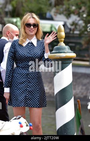 Venedig, Italien. 01. September 2022. VENEDIG, ITALIEN - 01. SEPTEMBER: Aimee Lou Wood wird am Excelsior Pier während der Internationalen Filmfestspiele Venedig 79. am 01. September 2022 in Venedig, Italien, ankommen. Kredit: dpa/Alamy Live Nachrichten Stockfoto