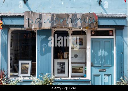 Caernarfon, Großbritannien, 11. Juli 2022: Panarama-Kunststudio in Caernarfon in Nordwales Stockfoto