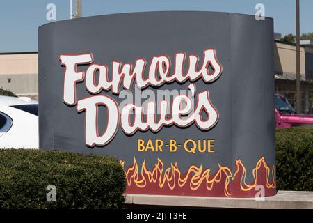 Greenwood - circa August 2022: Berühmtes Dave's Bar-B-Que Restaurant. Berühmte Daves Rippenplatte und mac und Käse sind legendär. Stockfoto