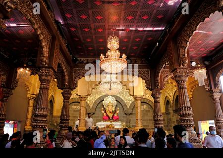 01. September 2022, Pune, Maharashtra, Indien, wunderschöne Skulptur von Lord Ganesh genannt als Babu Genu Ganapati Pandal in der Nähe von Mandai Lage während Ganesh Stockfoto