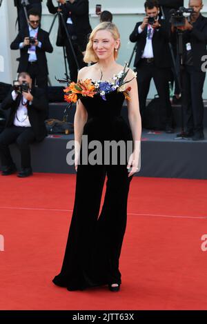 Venedig, Italien. 01. September 2022. Cate Blanchette nimmt am 01. September 79. 2022 in Venedig, Italien, am roten Teppich „Tar“ Teil. ( Credit: SIPA USA/Alamy Live News Stockfoto