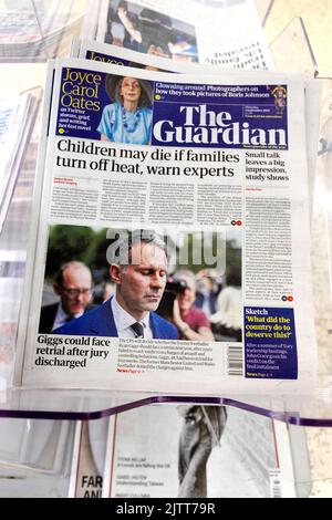 "Kinder könnten sterben, wenn Familien die Hitze abstellen, warnen Experten" Titelseite der Zeitung Guardian 1. September 2022 London Großbritannien Stockfoto