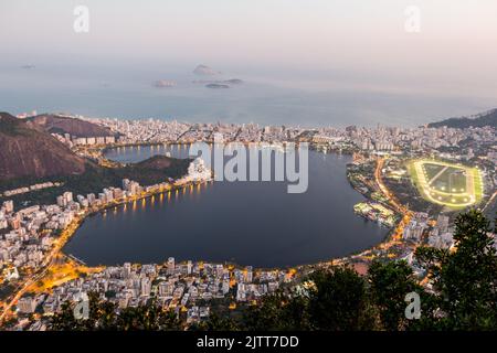 Rodrigo de freitas Lagune, von der Spitze des corcovado Hügels in rio de janeiro aus gesehen. Stockfoto