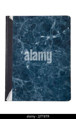 Titelbild eines abgenutzten Journalbuches, isoliert auf Weiß, mit ausgeschnittenem Pfad Stockfoto