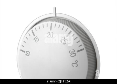 Nahaufnahme eines Thermostats der Heizungsanlage, isoliert auf weiß mit Wegausschnitt Stockfoto