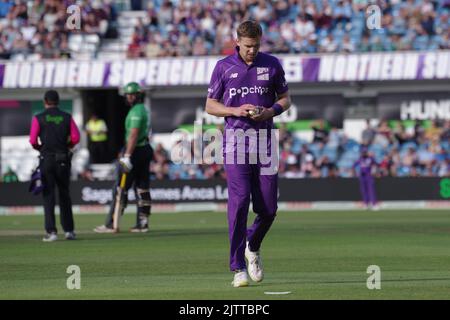 Leeds, England, 31. August 2022. Craig Miles Bowling für Northern Superchargers Men gegen Southern Brave Men in the Hundred in Headingley. Quelle: Colin Edwards Stockfoto