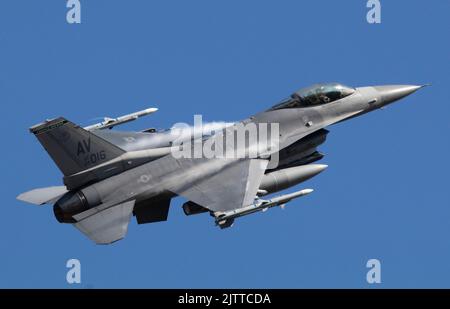 AF 89-016 USAF Lockheed Martin (General Dynamics) F-16cm-40-CF Fighting Falcon c/n 1C-290 '31 OG' Landung auf der Start- und Landebahn 07 RAF Lakenheath, 31.. August 202 Stockfoto
