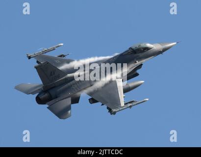 AF 89-016 USAF Lockheed Martin (General Dynamics) F-16cm-40-CF Fighting Falcon c/n 1C-290 '31 OG' Landung auf der Start- und Landebahn 07 RAF Lakenheath, 31.. August 202 Stockfoto