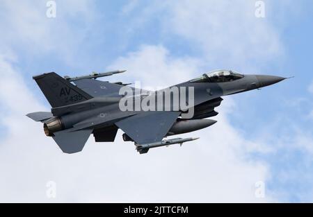 AF 88-435 USAF Lockheed Martin (General Dynamics) F-16cm-40-CF Fighting Falcon c/n 1C-290 '31 OG' beim Start auf der Runway 07 RAF Lakenheath, 31.. August Stockfoto