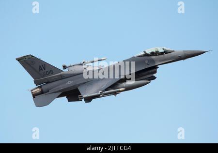 AF 89-016 USAF Lockheed Martin (General Dynamics) F-16cm-40-CF Fighting Falcon c/n 1C-290 '31 OG' beim Start auf der Runway 07 RAF Lakenheath, 31.. August Stockfoto