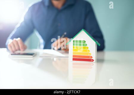 Energieeffizientes Audit Und Preisschild Des Hauses Stockfoto