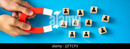 Zahlen Zum Geschäftsleiter Und Zum Kundengewinnung Magnet Pulling Stockfoto