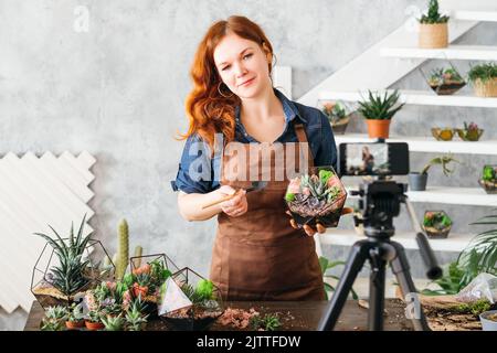 Naturdekor-Spezialist vlog Frau Florarium Stockfoto