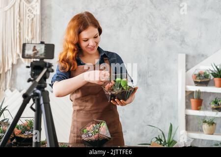 Florist Video Blog Frau Gartenarbeit Online-Tutorial Stockfoto