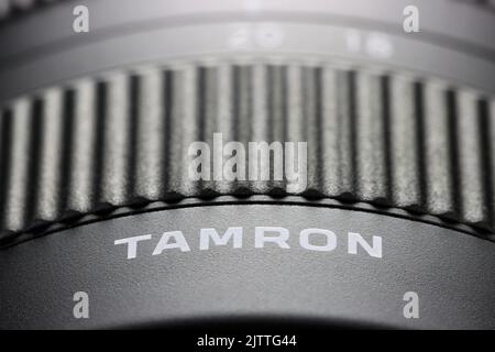 Tamron Branding bei 11-20mm F/2,8 Di III-A RXD Ultra-Weitwinkel-Zoomobjektiv Stockfoto