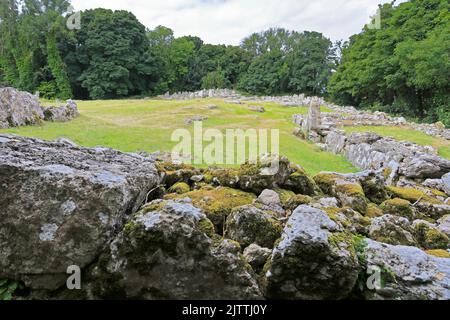 DIN Lligwy uralte Steinruinensiedlung in der Nähe von Moelfre, Isle of Anglesey, Ynys Mon, North Wales, Großbritannien. Stockfoto