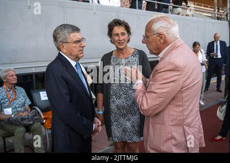 AMSTERDAM - Präsident Thomas Bach vom Internationalen Olympischen Komitee im Gespräch mit dem ehemaligen Athleten Jos Hermens anlässlich des 50.. Jahrestages der Olympischen Spiele in München 1972, organisiert von NOC*NSF. Eine palästinensische Terrororganisation nahm während der Spiele 11 israelische Athleten und Beamte als Geisel, die alle starben. ANP EVERT ELZINGA Stockfoto